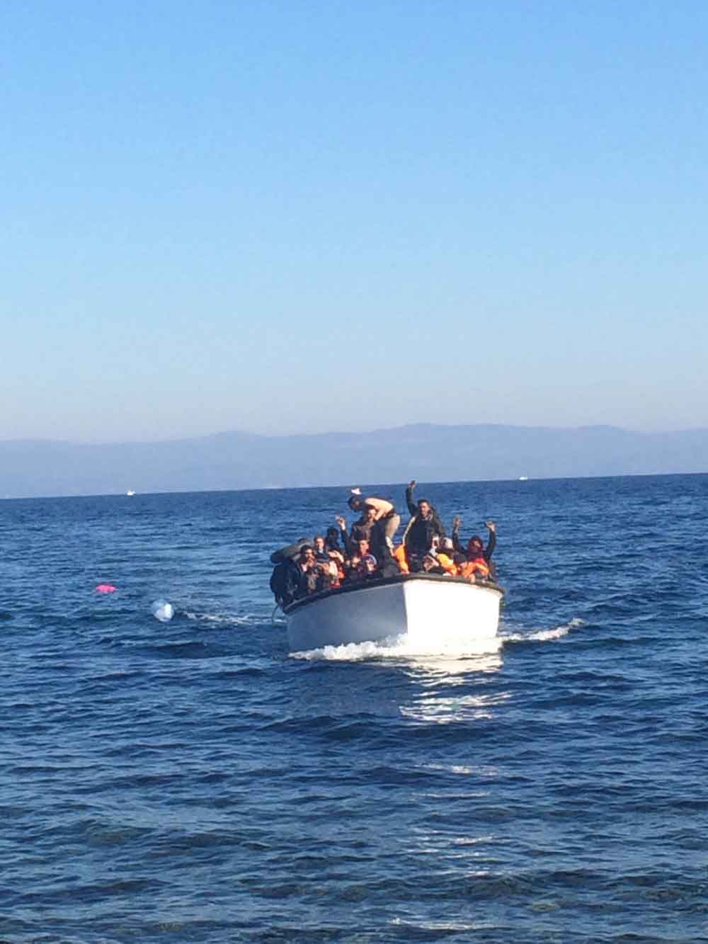 Boat carrying refugees 